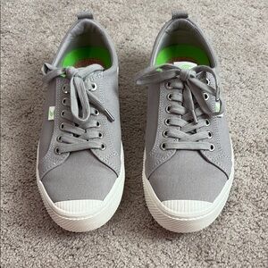 Gray Cariuma shoes